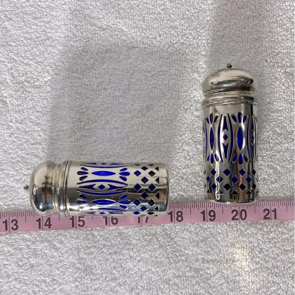 Vintage Avon Silver Plated Royal Sapphire Salt  & Pepper Shakers - Picture 10 of 10